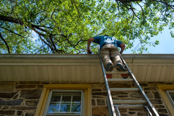 Industrial Gutter Cleaning in Keller